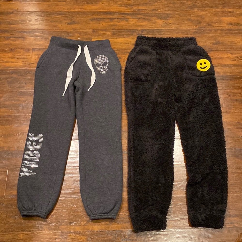 2 Pairs No Boundaries Juniors XS Skulls & Smiles Fleece Joggers